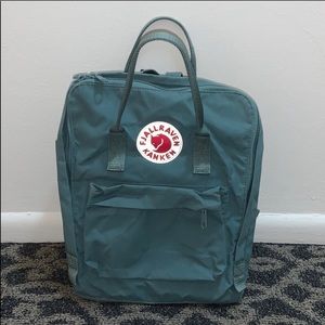 Fjallraven kanken authentic in frost green
